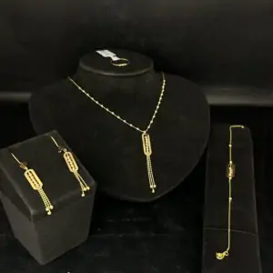 طقم ذهب بتصميم انيق 21 -9.71 جرام